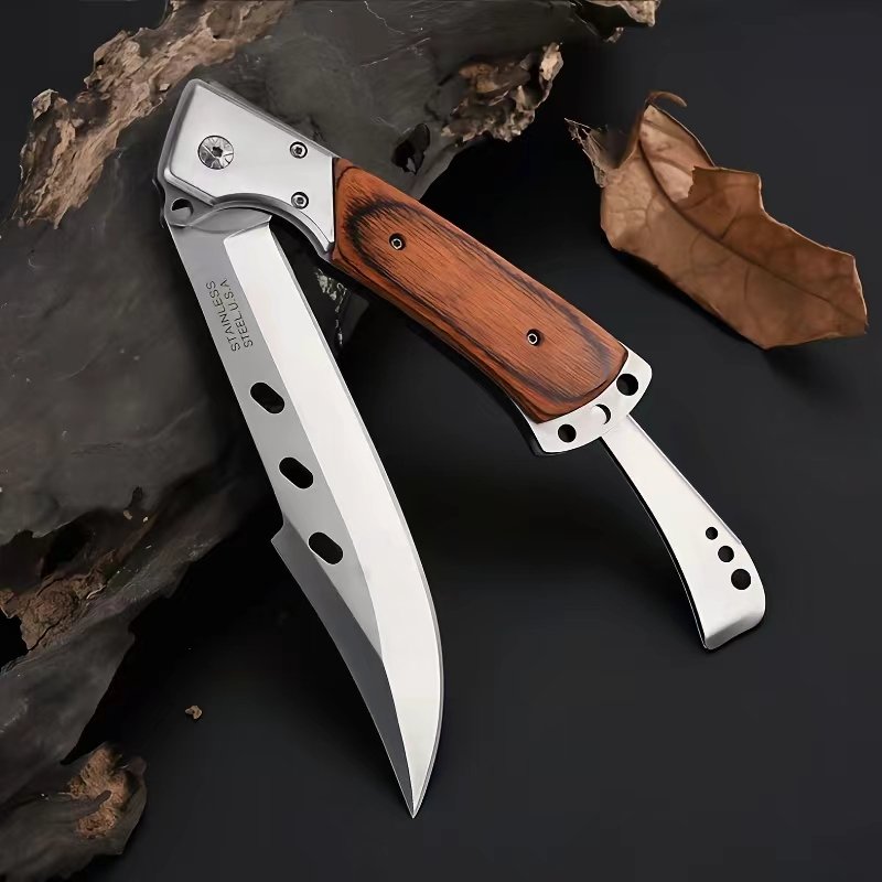Field camping with a sharp knife and a rusty steel knife