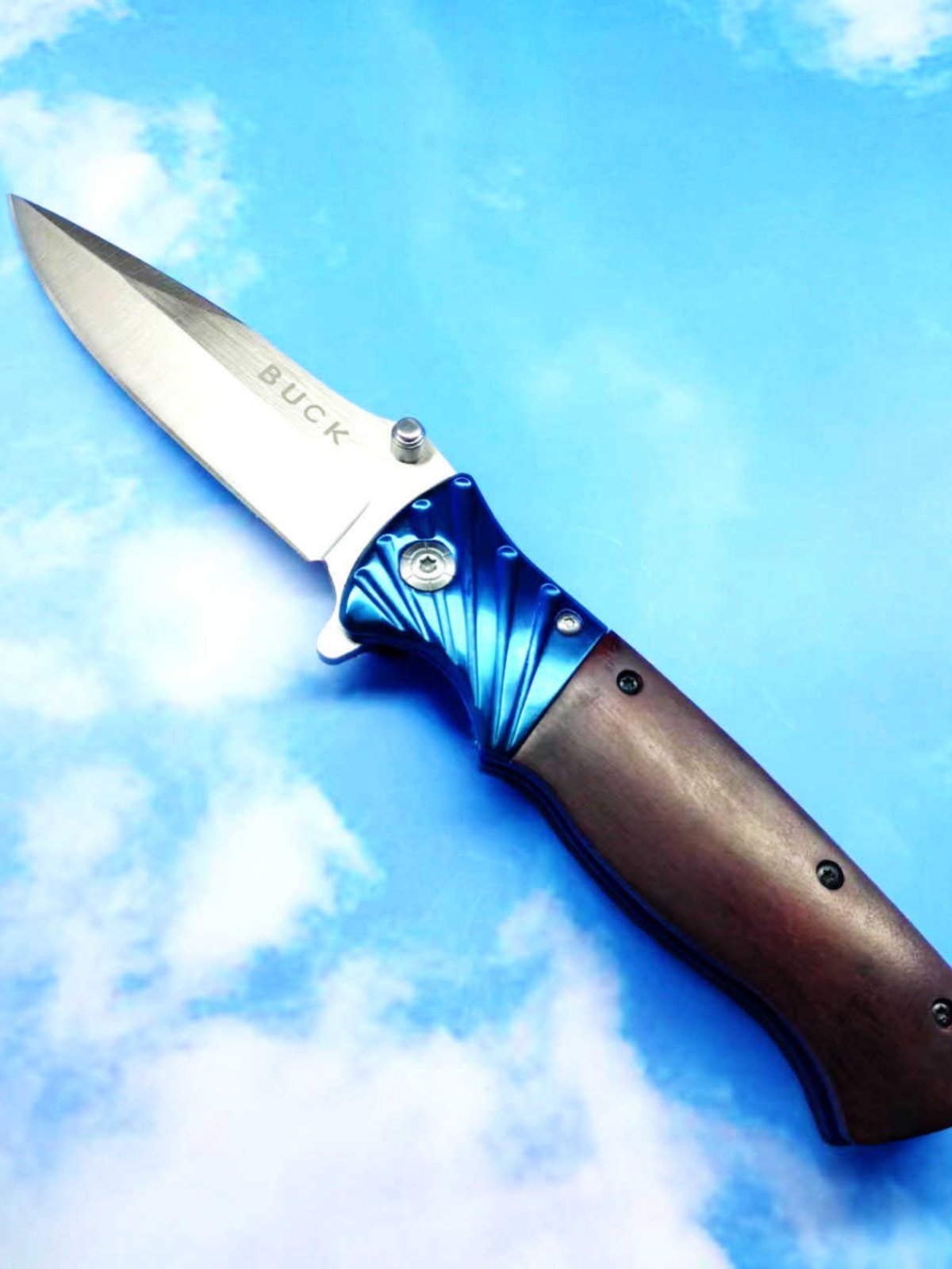 An outdoor knife with a folding knife, a sharp, high-strength cold weapon knife, and a fielding fruit knife