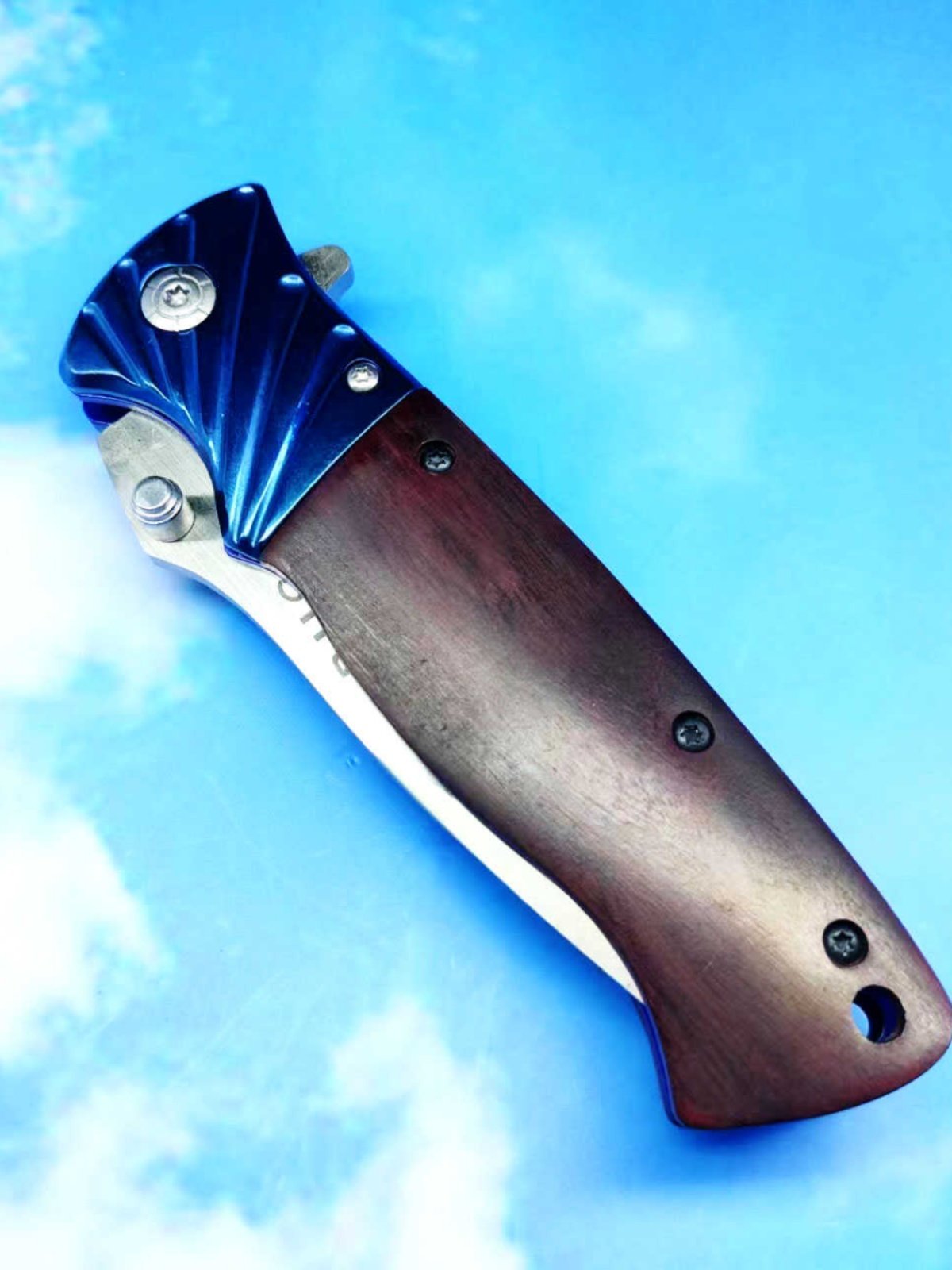 An outdoor knife with a folding knife, a sharp, high-strength cold weapon knife, and a fielding fruit knife