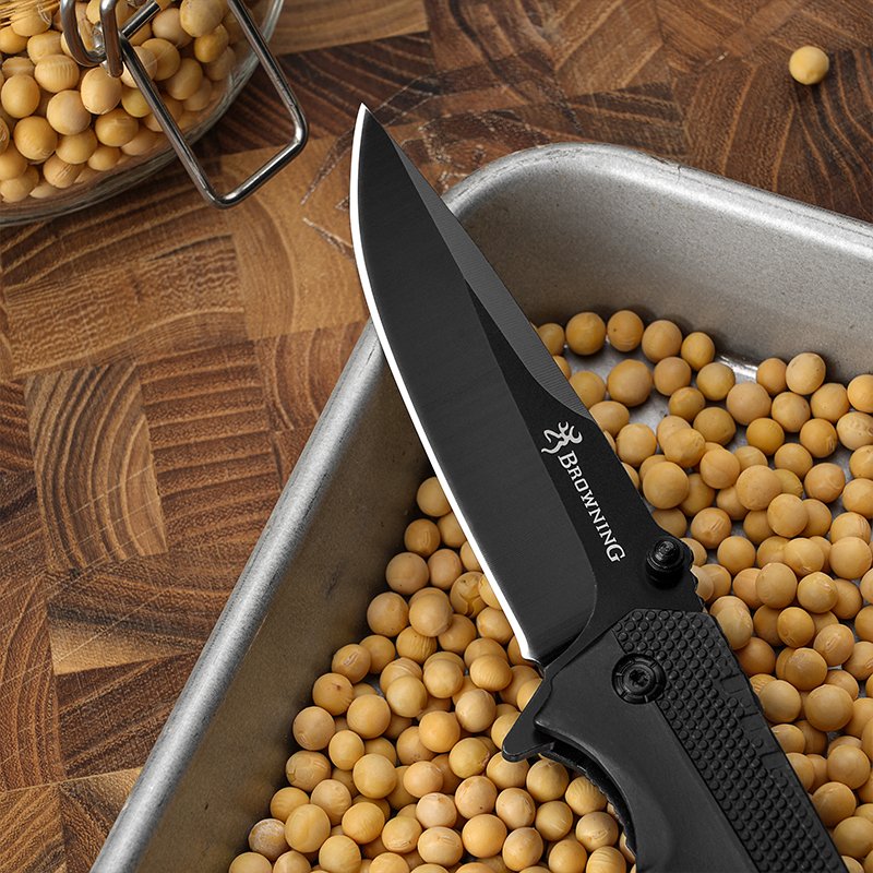 The Bronning High Carbon Steel Multipurpose Folder Field Camp used a lot of fruit knives and a lot of meat pocket knives
