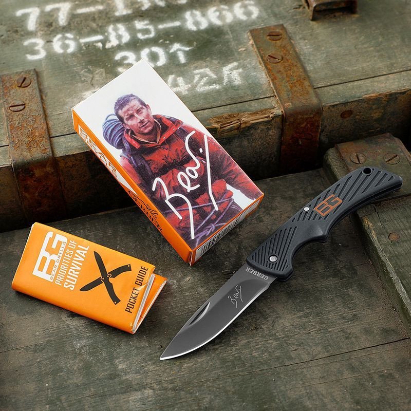 BELL BG FOLDS A KEY KNIFE OUTSIDE THE HOUSE