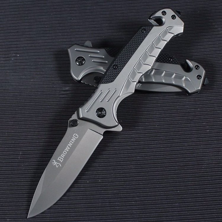 An outdoor knife with a multi-purpose folding knife and a sharp fruit knife in the field will carry a camping tool