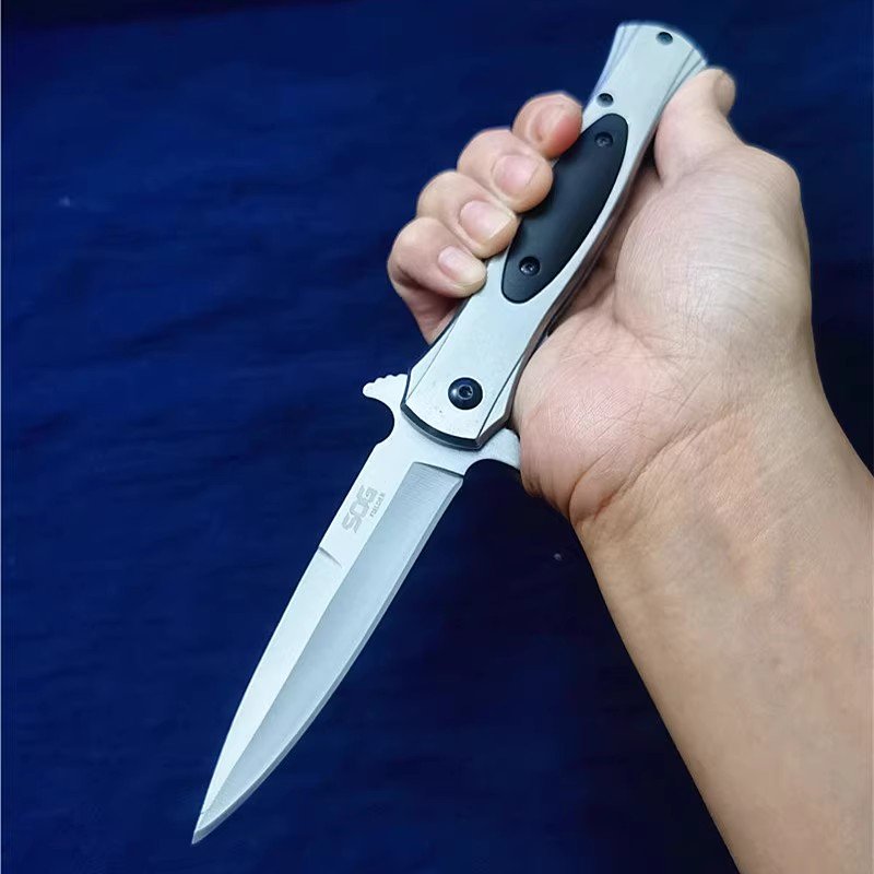 956 folding blades and a high-strength sharp-fruit knife in the field camp with a mini-sword