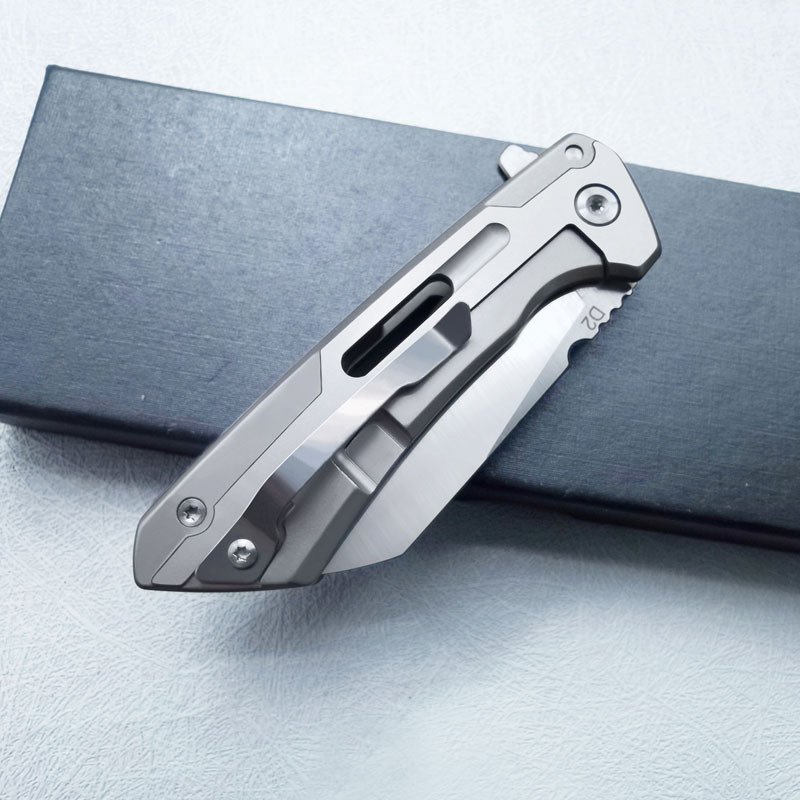 A FIELD CAMPING OF A FOLDING KNIFE WITH A SMALL D2 STEEL KNIFE FOR PROTECTION