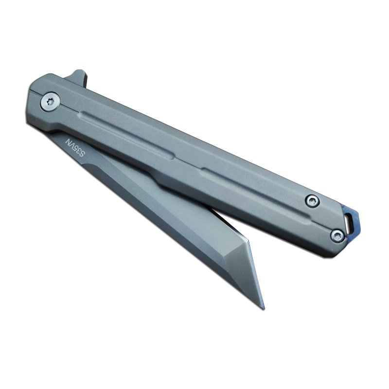 Hanson's whole steel folding knife with the knife and the fruit knife with a sharp edge and a small knife with titanium on the outside