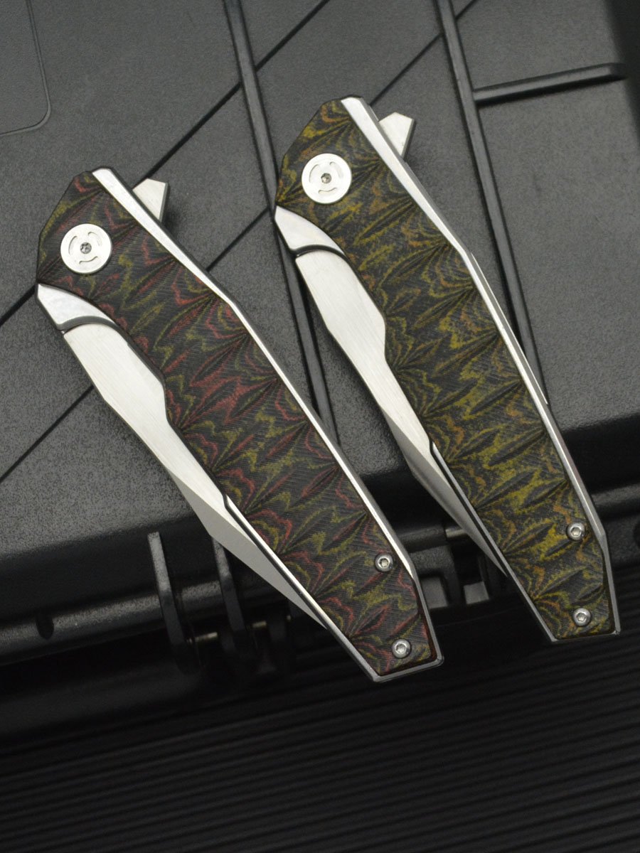ANACONDA'S D2 STEEL HIGH-STRENGTH SHARP FOLDING KNIFE OUTSIDE THE HOUSE WITH A FRUIT KNIFE AND A KNIFE FOR PROTECTION