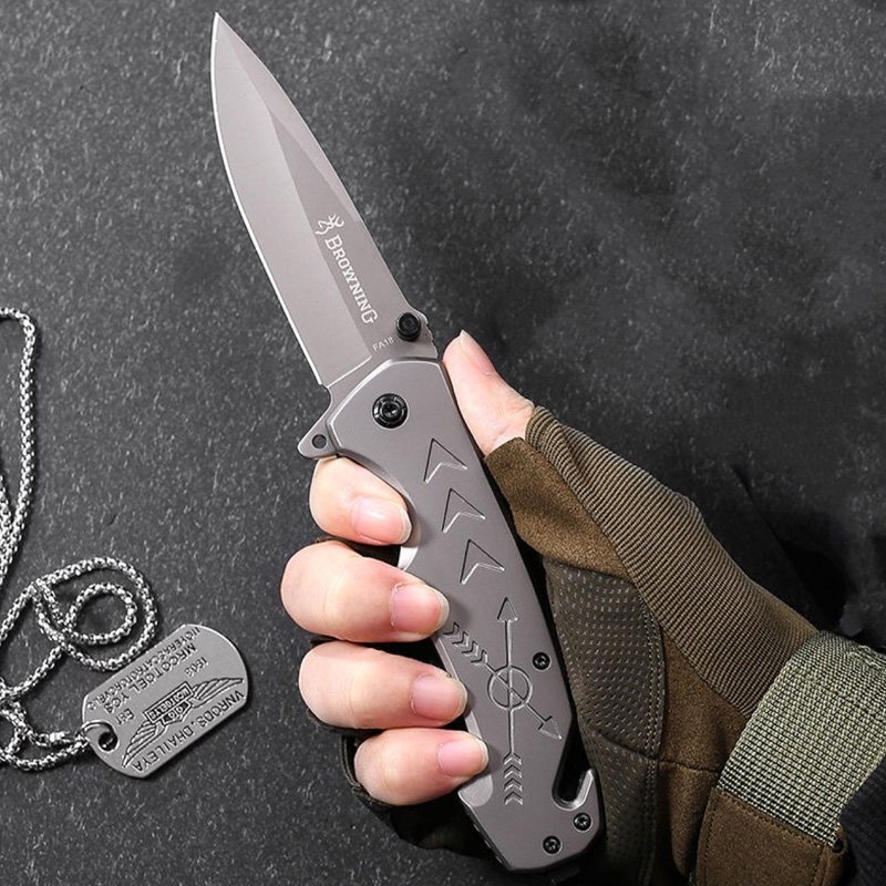 A small knife camping with a multi-purpose folding knife and a full steel blade and a fruit knife