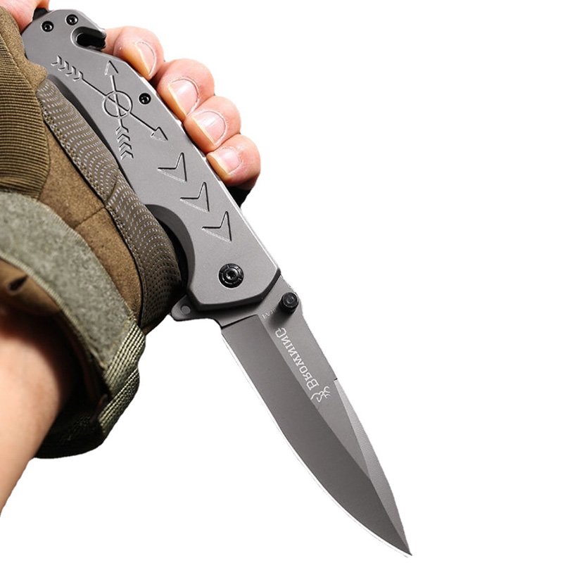A small knife camping with a multi-purpose folding knife and a full steel blade and a fruit knife