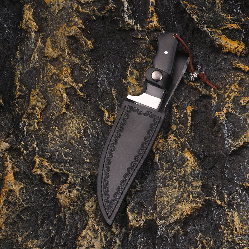 A straight-on-the-door camping fruit family with a sharp blade and a high-strength, stainless steel-protective knife