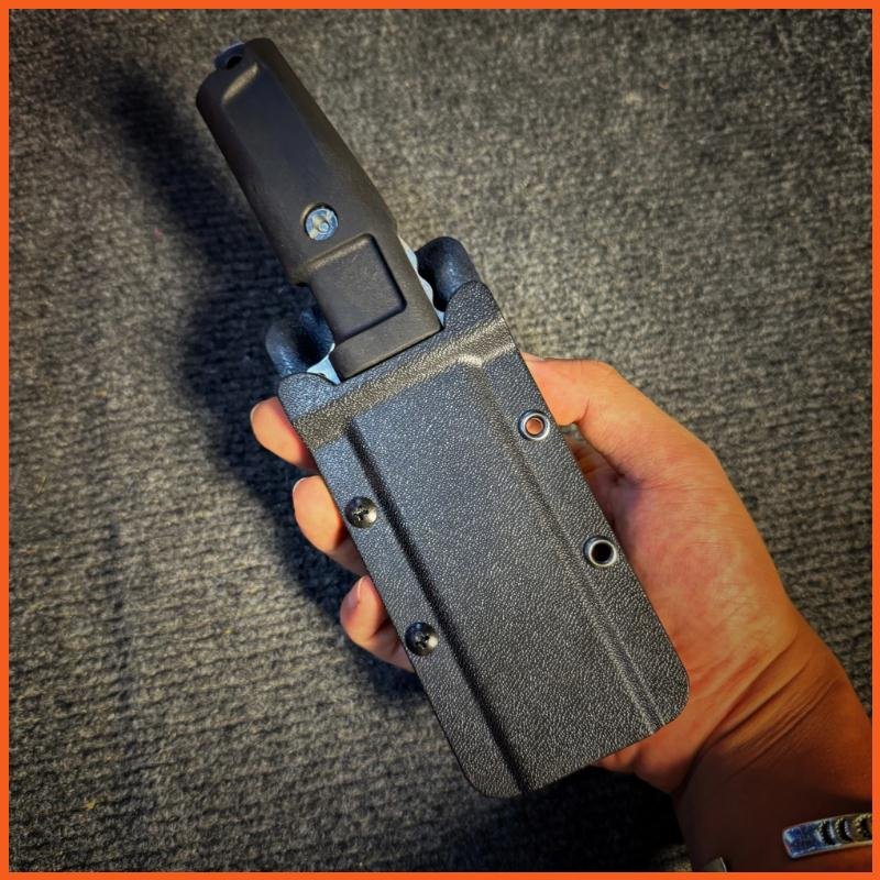 EDC HAS A HIGH-STRENGTH MULTI-PURPOSE SURVIVAL KNIFE
