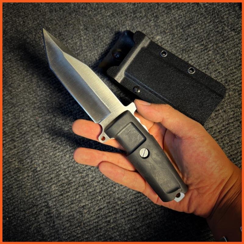 EDC HAS A HIGH-STRENGTH MULTI-PURPOSE SURVIVAL KNIFE