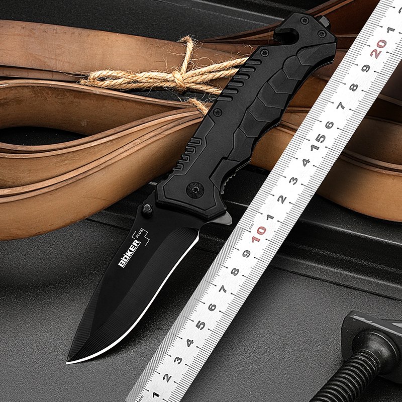 An outdoor multifunctional walk-on with a small knife, with a high-string, stainless steel and fruit cutter