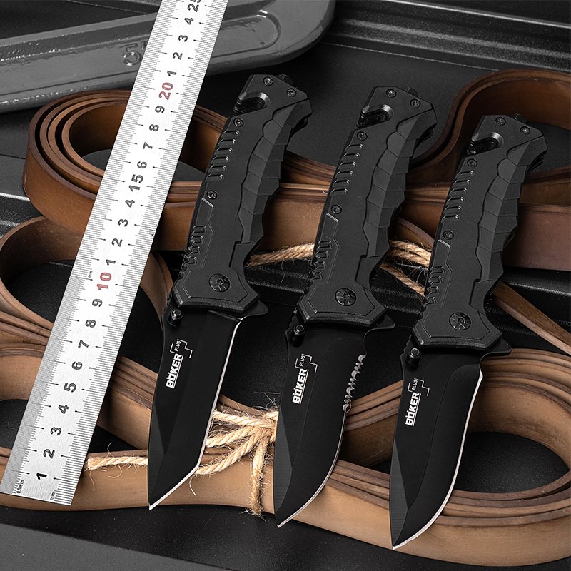 An outdoor multifunctional walk-on with a small knife, with a high-string, stainless steel and fruit cutter