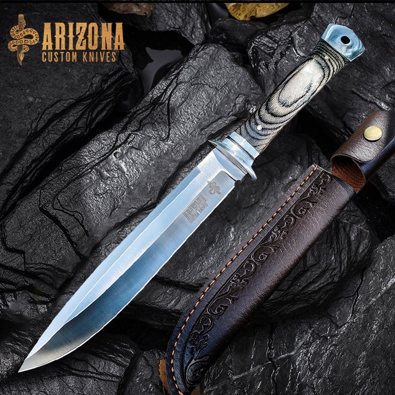 The field camp for outdoor survival uses a lot of knives with a high-strength