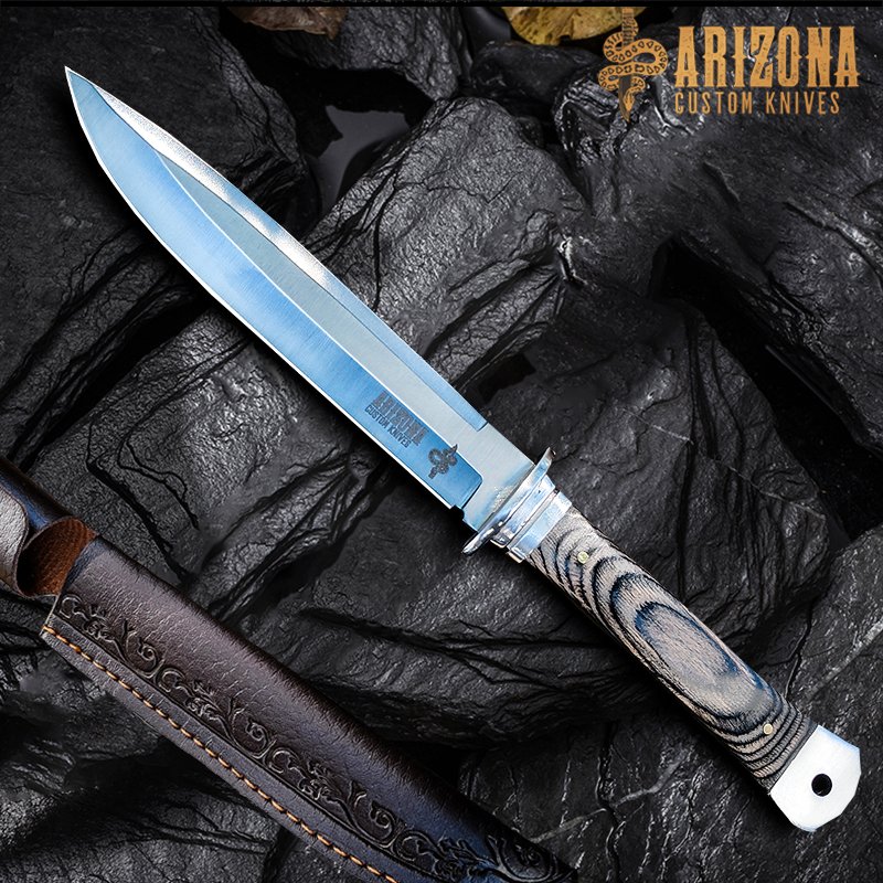The field camp for outdoor survival uses a lot of knives with a high-strength