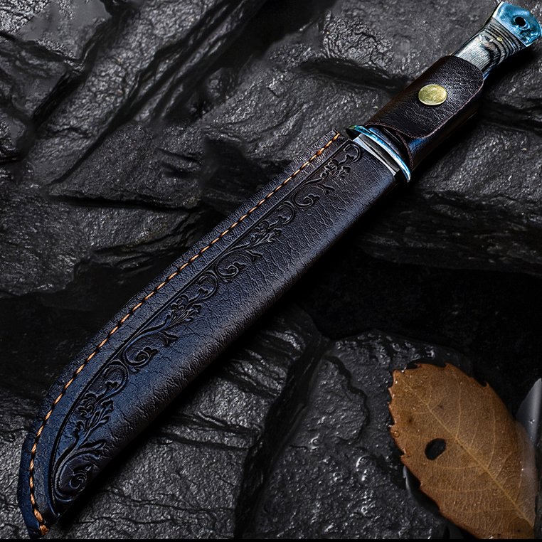The field camp for outdoor survival uses a lot of knives with a high-strength