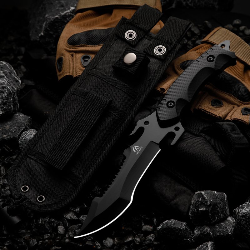 The deserters camped in the wilderness with one field knife, a small knife and a fruit knife to protect themselves