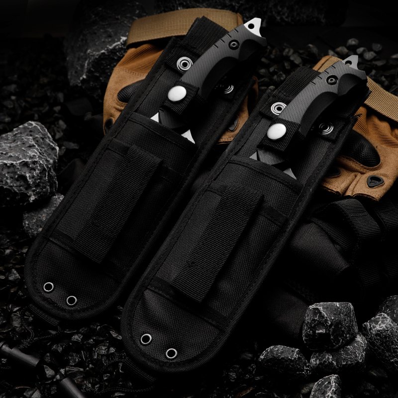 The deserters camped in the wilderness with one field knife, a small knife and a fruit knife to protect themselves