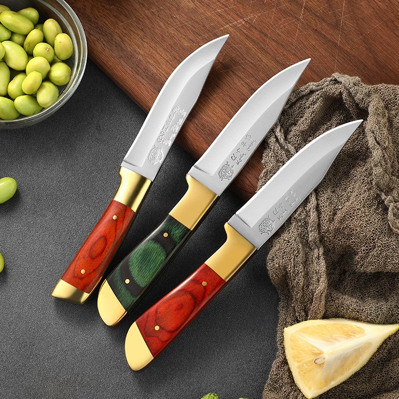 An outdoor barbeque and a knife with an emergency body-proofing knife