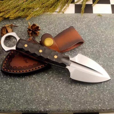 VG10 MAKES A CAMP WITH A KNIFE AND A KNIFE