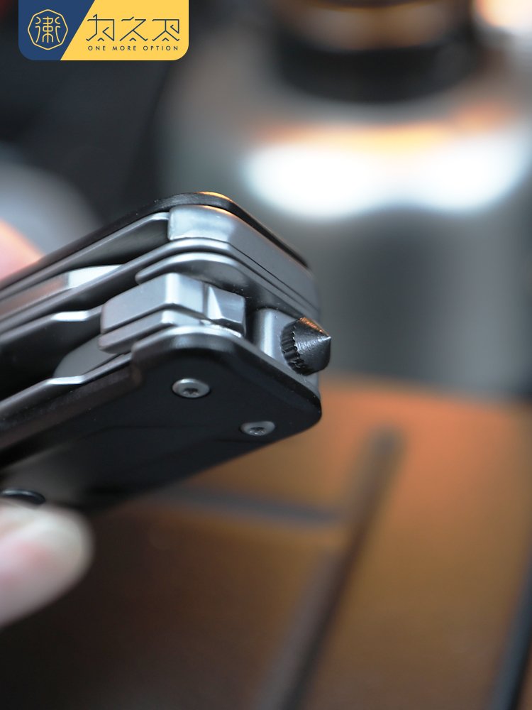 The Swiss Army knife for the Waffenists' outdoor multi-purpose folding knife, high-strength sharp survival knife