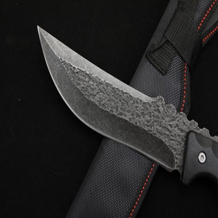 The field life knife is armed with a knife and a knife for life