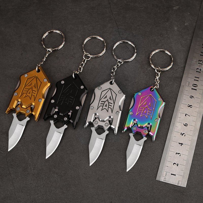 The mini-cruise with the key knife, the small knife with the key, the small knife with the outside knife