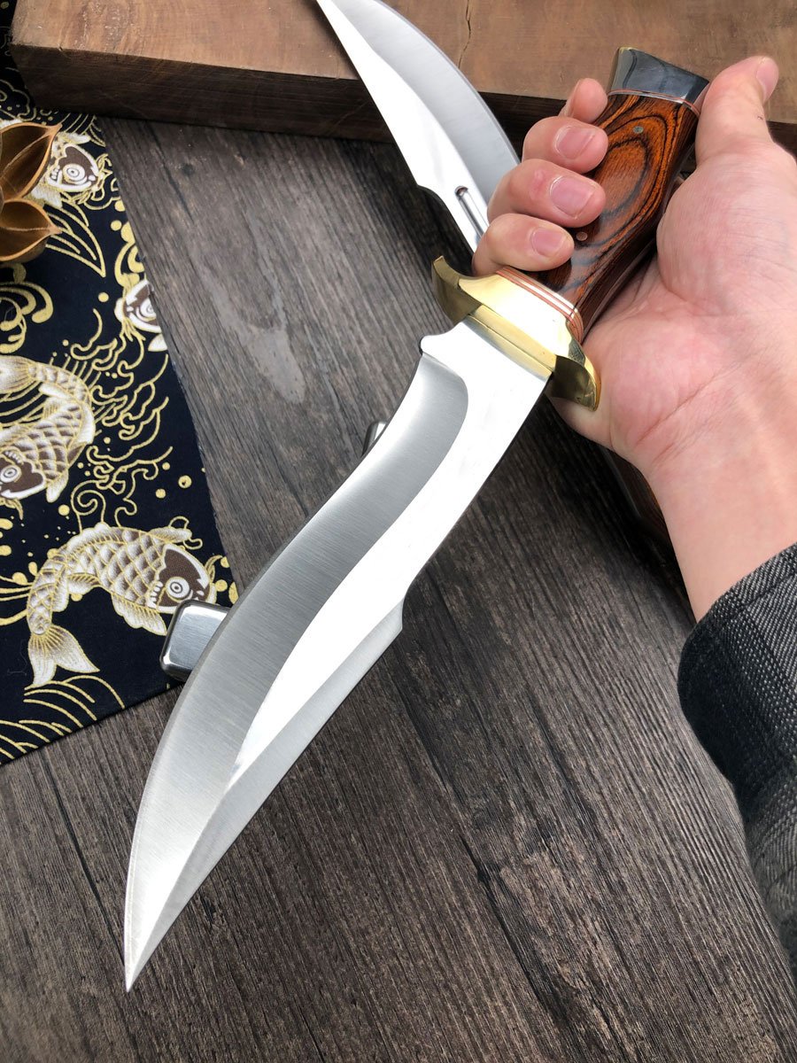 An open field knife and a high-strength knife with a stainless steel cutter