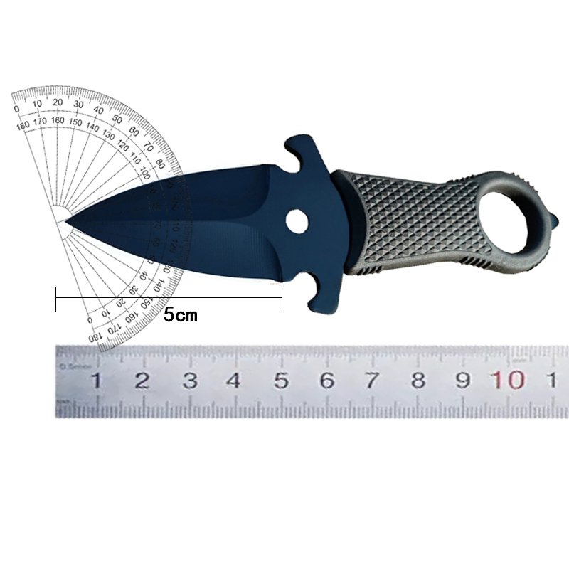 The field camp for outdoor survival uses a lot of knives with a high-strength