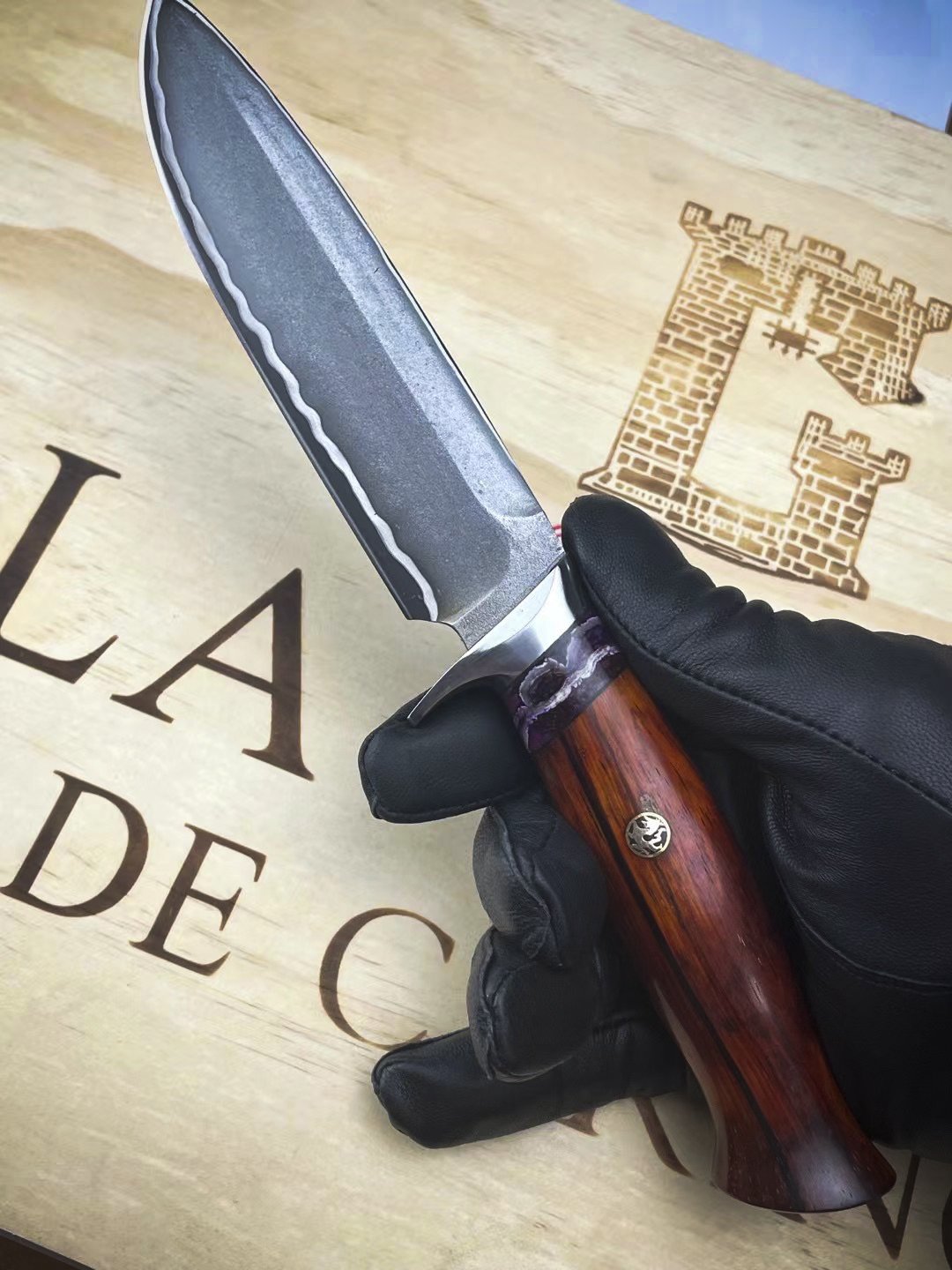 Artificial folding of the Damascus steel knife field camping high hard and sharp outside of the house