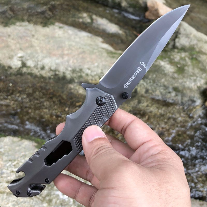 A small knife is hard enough to carry a knife with a multi-purpose folder knife and a home fruit knife