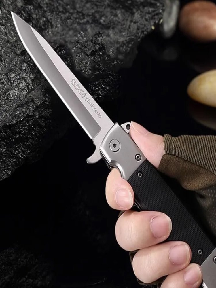 An outdoor folding knife travels on his own, and he runs a camping picnic with a short, sharp, hard knife