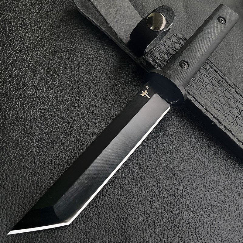 The field camp for outdoor survival uses a lot of knives with a high-strength