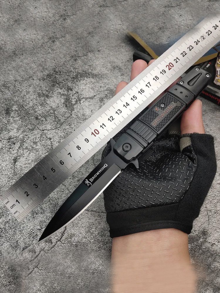 Inner Mongolia, with meat folding knife, a high-intensity outdoor fruit knife and a rusty steel knife, it's going to be sharp