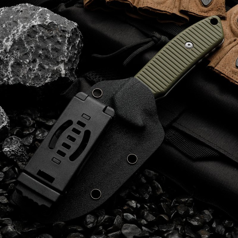 THE ZEPHYR G10 HANDLES AN OPEN-DOOR KNIFE WITH A MOORING KNIFE