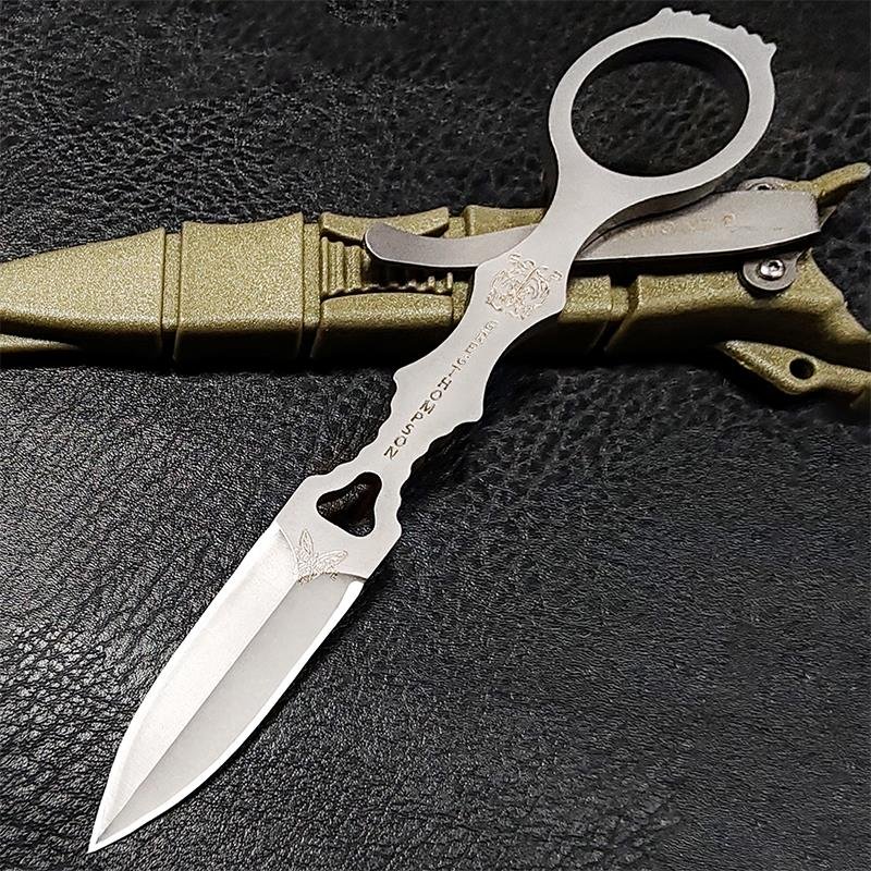 The field camp with a high-intensity knife to defend itself from the wilderness