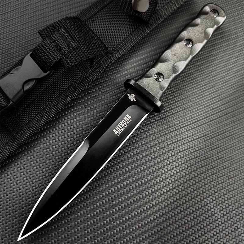 The field camp for outdoor survival uses a lot of knives with a high-strength