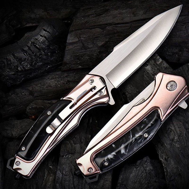 The camper's life knife was accompanied by a sharp, high-strength folding knife, an outdoor survival knife with a body-proof fruit knife