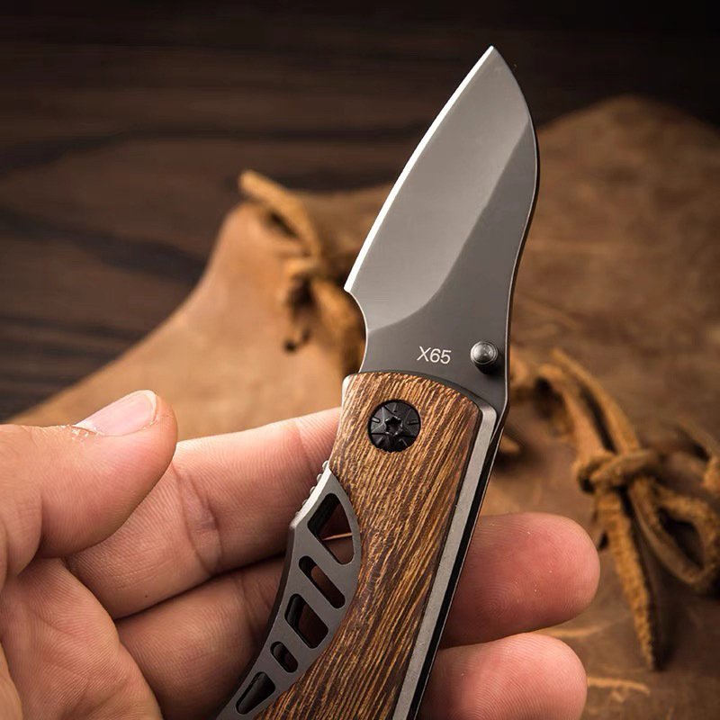 OUTDOOR EDC KEY LOCKS ON THE MINI-STRIKE, CAMPING FRUIT KNIFE, HAND-OFF AND DELIVERY