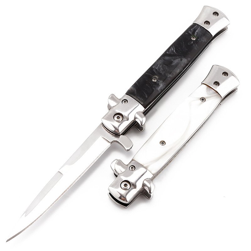 An outdoor cold-guarded camping trip to the mountains with a small knife to fold with a fruit knife
