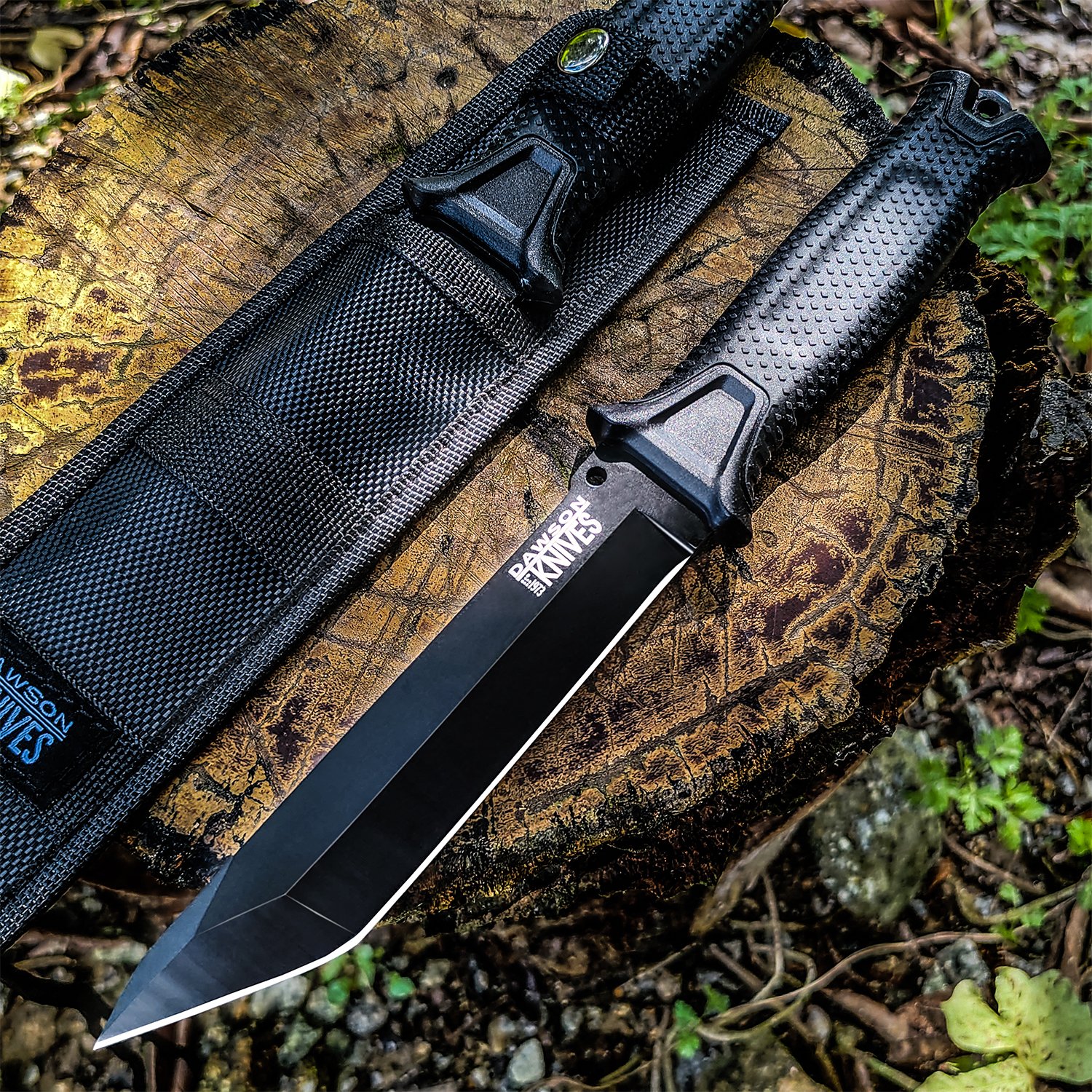 The field camp for outdoor survival uses a lot of knives with a high-strength