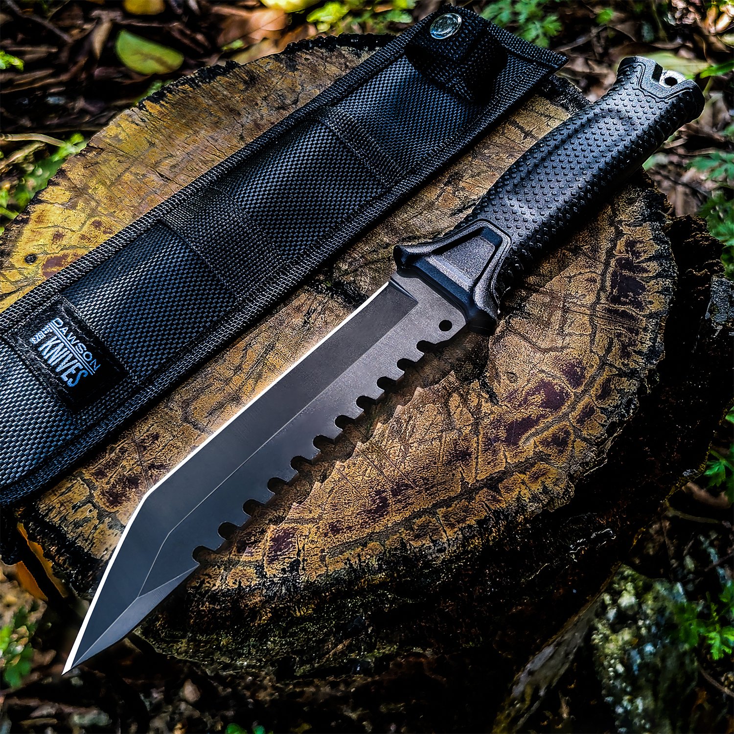The field camp for outdoor survival uses a lot of knives with a high-strength