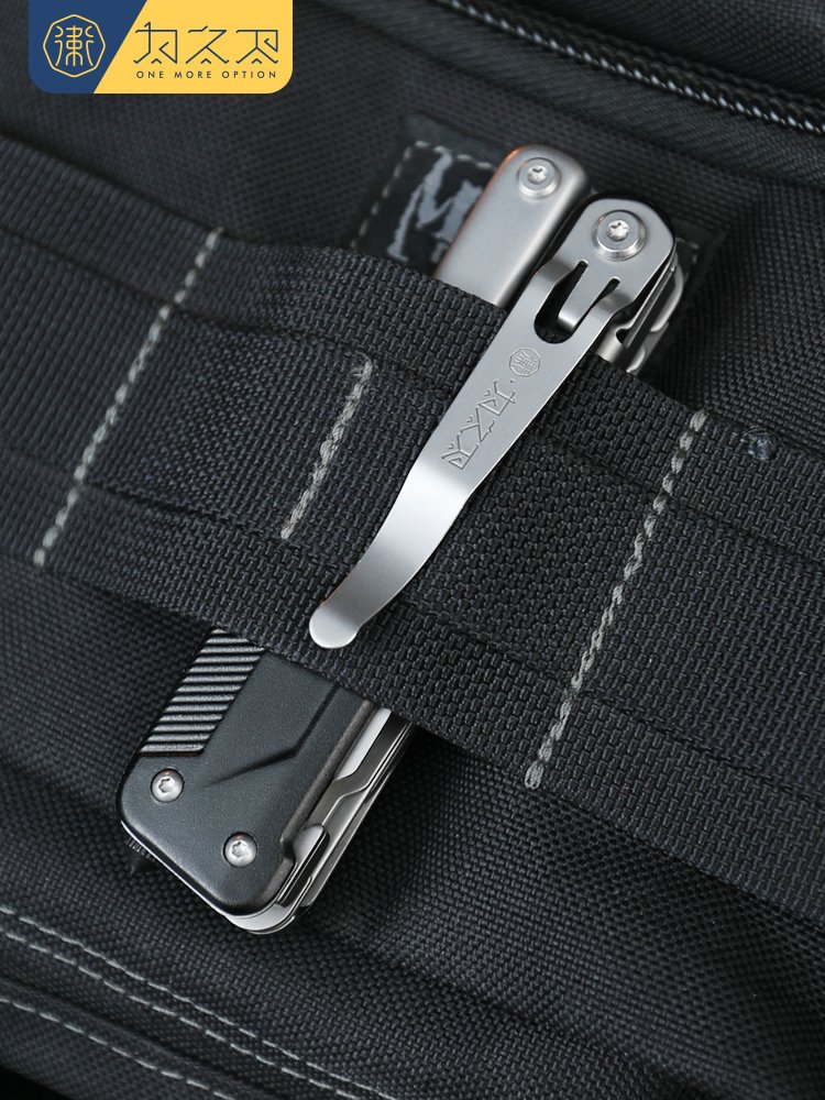 A HIGH-STRENGTH D2 STEEL FOLDING KNIFE TO SURVIVE THE SWISS MILITARY KNIFE FOR THE SS