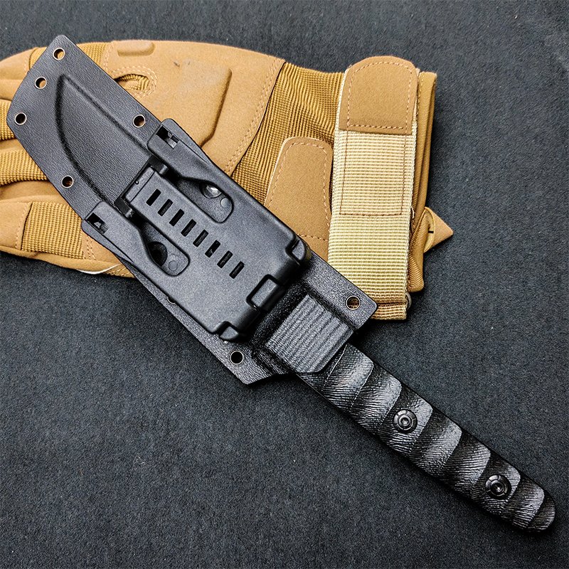 The field camp for outdoor survival uses a lot of knives with a high-strength