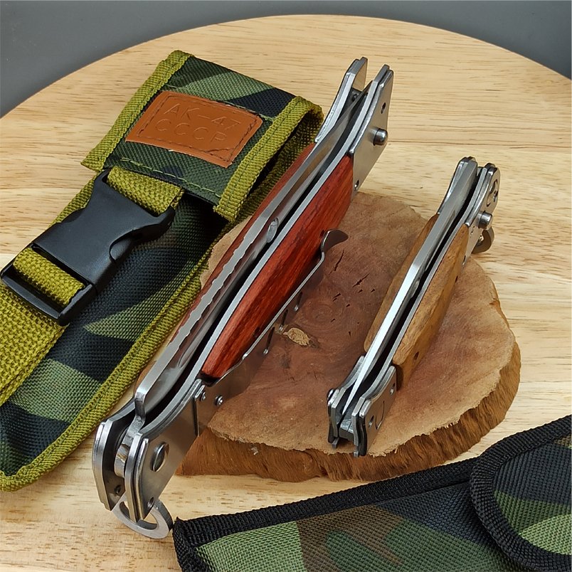 A FOLDING KNIFE WITH A SHARP, HARD FIELDING GEAR