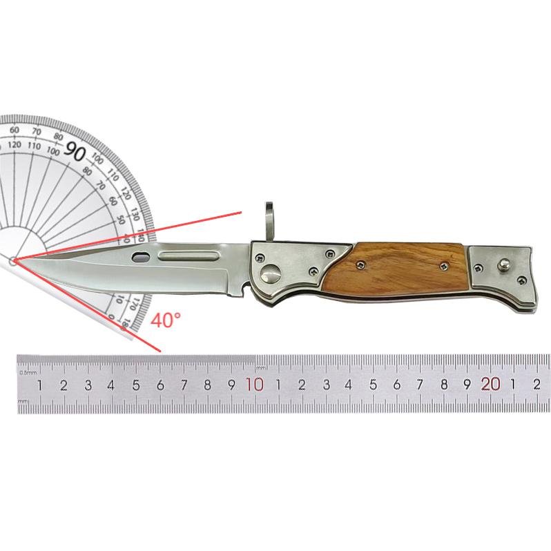 A FOLDING KNIFE WITH A SHARP, HARD FIELDING GEAR
