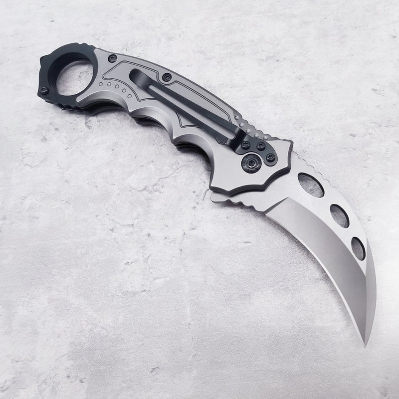 the hawk claw folds the knife, the knife claws, the body defense, the cold weapon folds the fruit, cs hands the guacamole