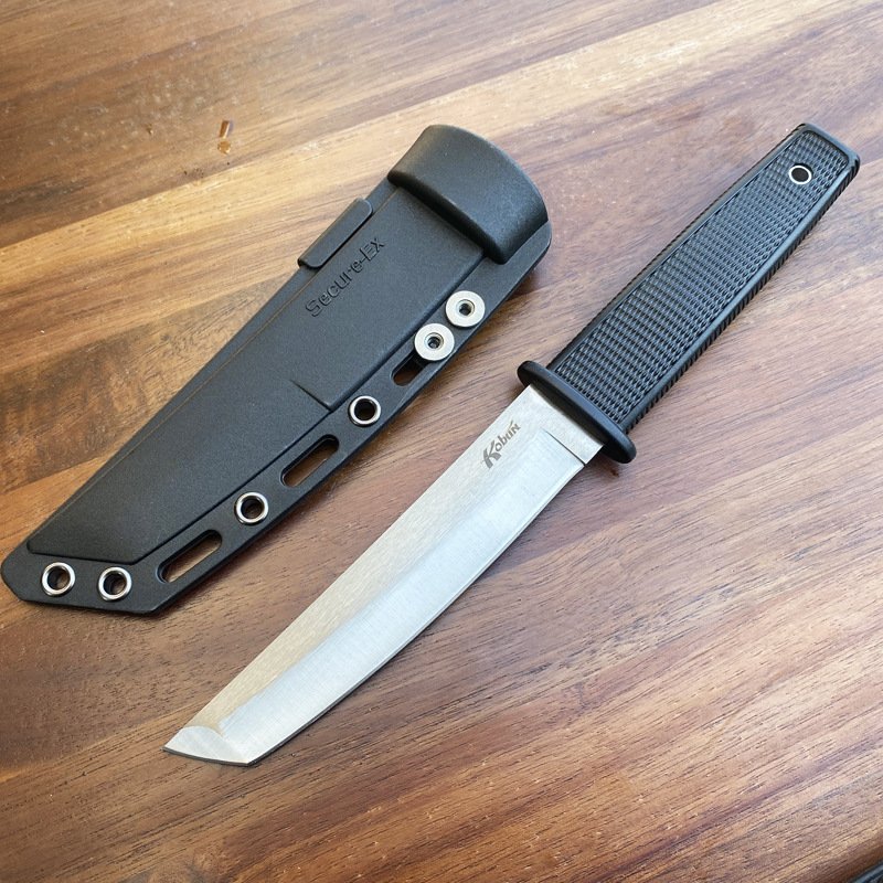 An outdoor knife with a three-American Japanese-style knife with a knife and a fruit knife with a knife