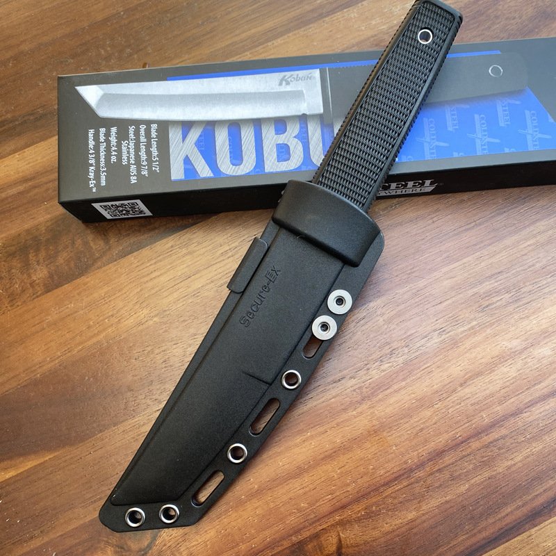 An outdoor knife with a three-American Japanese-style knife with a knife and a fruit knife with a knife