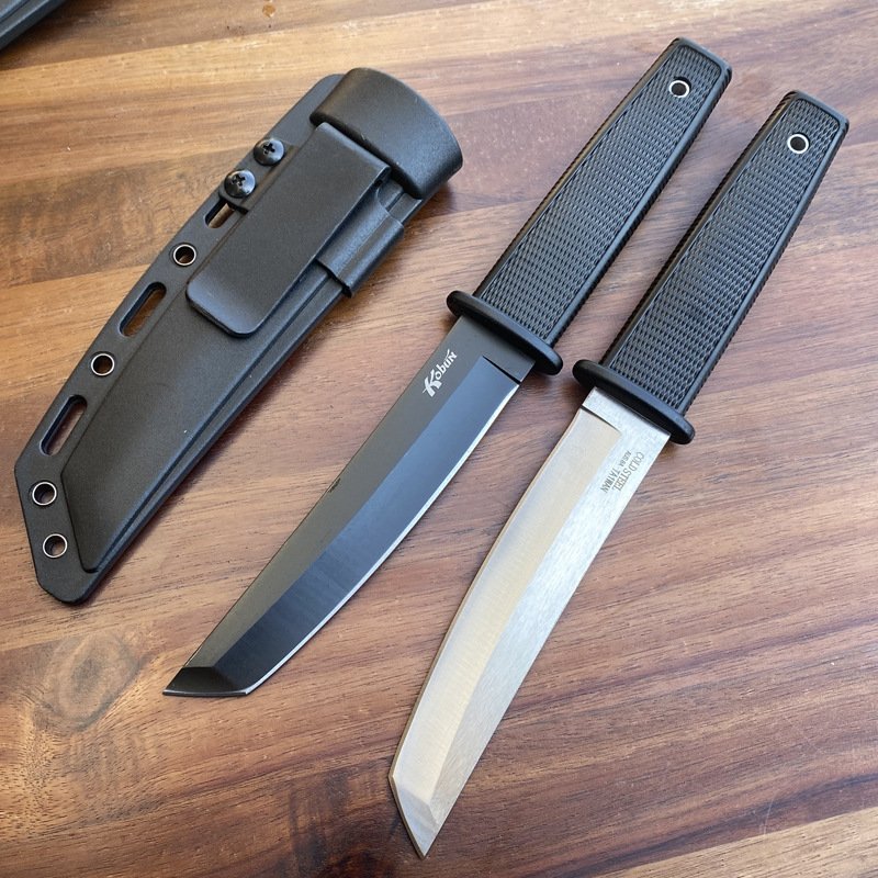 An outdoor knife with a three-American Japanese-style knife with a knife and a fruit knife with a knife